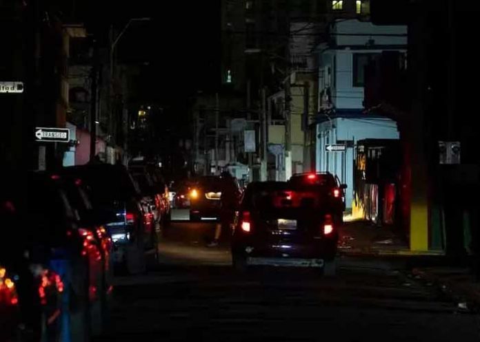 1 Foto: Puerto Rico recibe el 2025 a oscuras por un apagón masivo / Cortesía