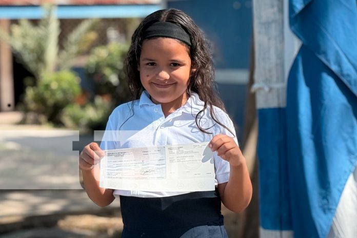 1 Foto: Más de 4,000 niños en Jalapa reciben el bono presidencial en un ambiente festivo/TN8