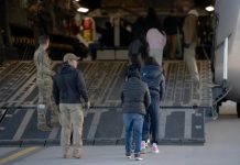 Migrantes deportados a Ecuador: «Fuimos tratados peor que animales» Foto: Ecuador recibe a connacionales deportados /cortesía