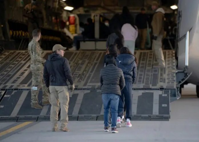 Foto: Ecuador recibe a connacionales deportados /cortesía