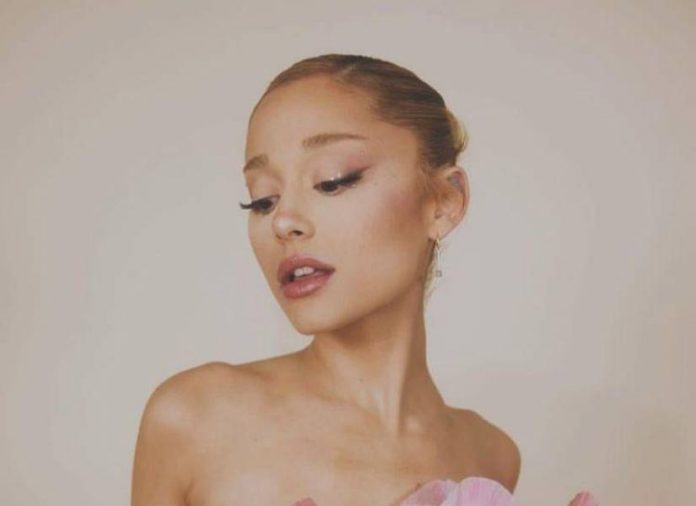 Foto: Ariana Grande aclara que lleva cuatro años sin procedimientos estéticos Foto: Ariana Grande aclara que lleva cuatro años sin procedimientos estéticos