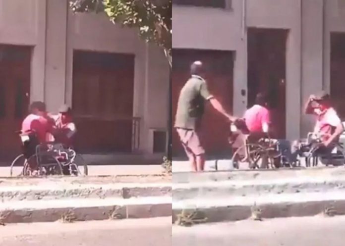 Foto: Hombres pelean en sillas de ruedas /cortesía Foto: Hombres pelean en sillas de ruedas /cortesía