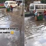 ¡Ni la lluvia la frenó! Abuelita vende frescos a pesar de las inundaciones Foto: Abuelita trabaja bajo la lluvia /cortesía
