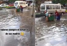 ¡Ni la lluvia la frenó! Abuelita vende frescos a pesar de las inundaciones Foto: Abuelita trabaja bajo la lluvia /cortesía