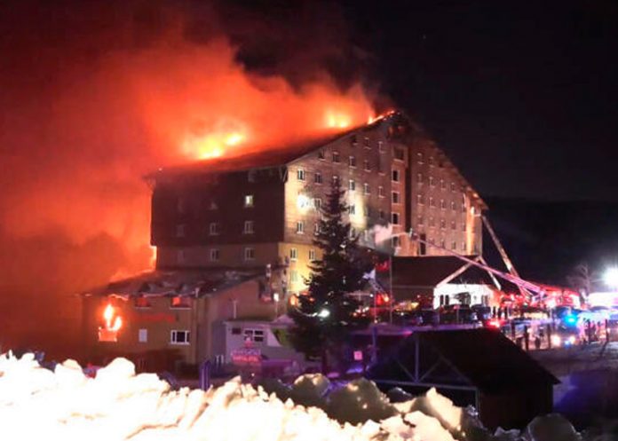 Foto: Incendio en un hotel de Turquía/Cortesía Foto: Incendio en un hotel de Turquía/Cortesía