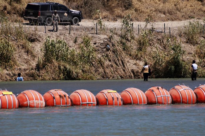 Foto: Texas refuerza su 'muro flotante' /Cortesía Foto: Texas refuerza su 'muro flotante' /Cortesía