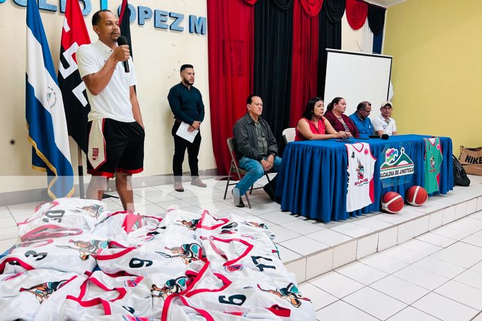 Foto: Brumas de Jinotega recibe uniforme e implementos para el Torneo Carlos Ulloa/TN8