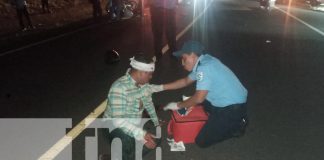 Foto: Accidente en carretera a San Carlos : Un motociclista y un peatón resultaron lesionados tras un fuerte impacto./TN8