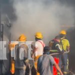 Incendio en ferretería de Chinandega deja millonarias pérdidas económicas Foto: Incendio en Chinandega: Ferretería “Luvy” fue consumida por las llamas tras derrame de químicos inflamables. Las pérdidas son millonarias./TN8