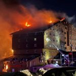«Devastador»: Incendio en hotel de Turquía deja 66 muertos y 51 heridos Foto: Incendio en estación de esquí en Turquía /Cortesía