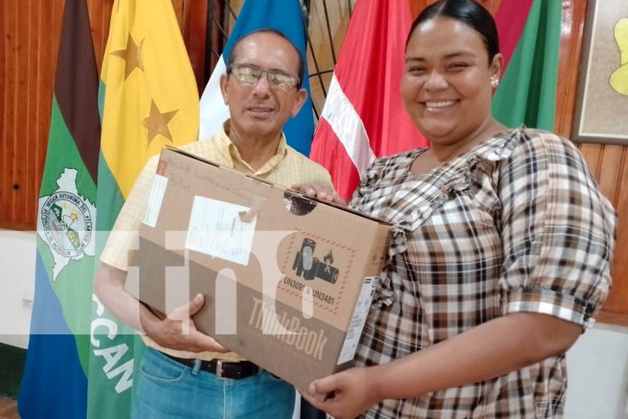 Foto:¡Avanzamos en la educación! Docentes de URACCAN Bilwi reciben equipos tecnológicos para mejorar la calidad educativa /TN8 Foto:¡Avanzamos en la educación! Docentes de URACCAN Bilwi reciben equipos tecnológicos para mejorar la calidad educativa /TN8