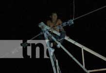 Drama en Ciudad Sandino: Subió una torre de alta tensión por problemas amorosos Foto: Drama en Ciudad Sandino: Subió una torre de alta tensión por problemas amorosos/TN8