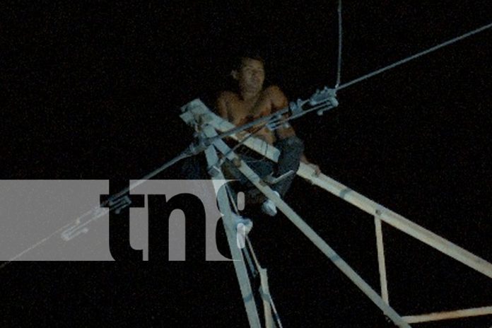 3 Foto: Drama en Ciudad Sandino: Subió una torre de alta tensión por problemas amorosos/TN8