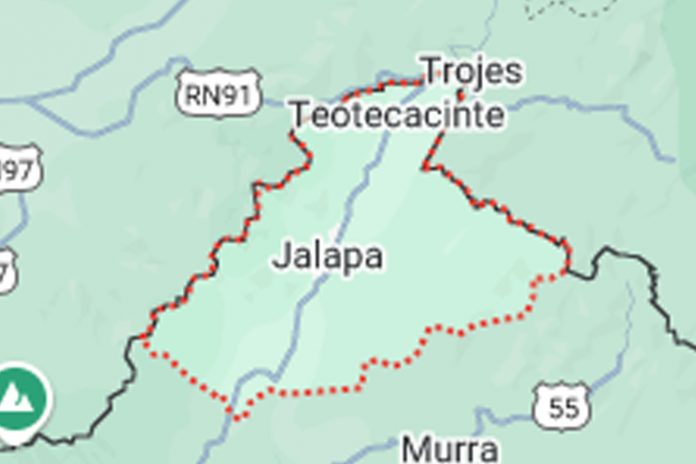 Foto: Semoviente en carretera provoca accidente en Jalapa. Motociclista de 16 años resultó con lesiones tras impactar contra una vaca./TN8 Foto: Semoviente en carretera provoca accidente en Jalapa. Motociclista de 16 años resultó con lesiones tras impactar contra una vaca./TN8