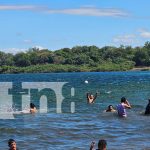 Familias de Managua disfrutan del rico sol en la laguna de Xiloá Foto: Familias de Managua escapan del bullicio /TN8