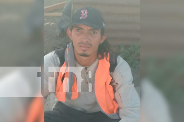 Foto: Amarran a supuesto ladrón en Mateare /TN8 Foto: Amarran a supuesto ladrón en Mateare /TN8