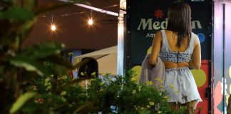 Foto: Hombres de Francia acusados de explotación sexual /Cortesía