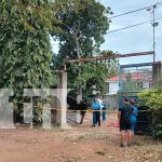 Portón metálico se desploma y aplasta a un trabajador en Ticuantepe Foto: Vigilante fallece en un residencial Ticuantepe, Managua /TN8