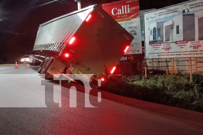 Marca-de-Agua-Para-Redes-TN8-copia-Recuperado Foto: ¡Peligro en la Cuesta El Plomo! Furgón casi vuelca, un poste evitó la tragedia/TN8