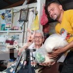 Con amor y cariño, familias de Managua reciben paquetes alimenticios Foto: Con amor y cariño, familias de Managua reciben paquetes alimenticios / TN8