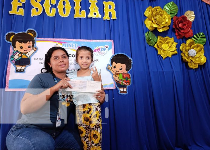 Foto: Bono escolar en colegios del Distrito V de Managua / TN8 Foto: Bono escolar en colegios del Distrito V de Managua / TN8