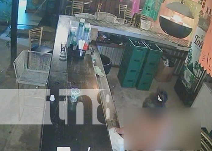 Foto: Mujer desnuda roba en un bar de Estelí / TN8 Foto: Mujer desnuda roba en un bar de Estelí / TN8