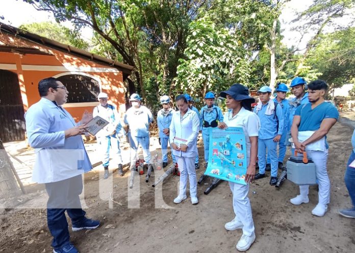 Foto: Fumigación casa a casa en Managua / TN8 Foto: Fumigación casa a casa en Managua / TN8