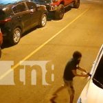 Cuidado con este ladrón de retrovisores en Bello Horizonte: Se la tira del astuto (VIDEO) Foto: Robo de retrovisor en Bello Horizonte, Managua / TN8