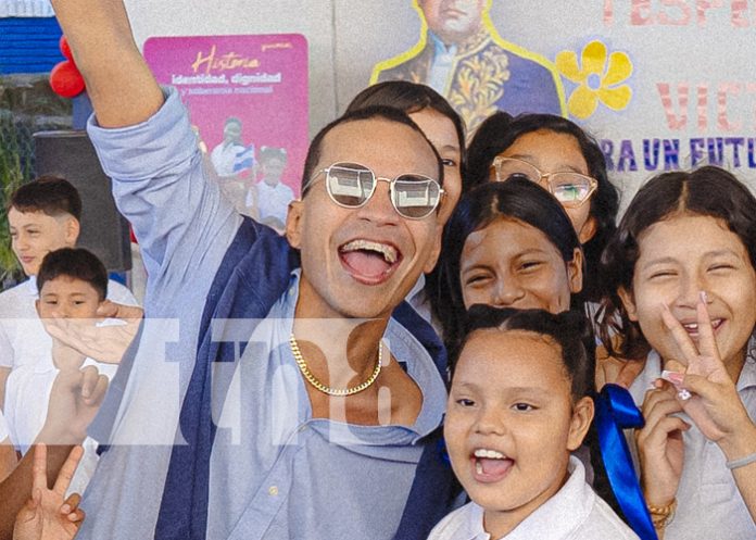 Foto: La Juan Pablo, presente en el regreso a clases 2025 / TN8