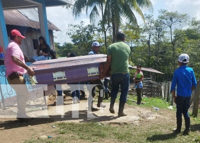 Foto: Investigación por la muerte de un hombre y su hijo en Bocana de Paiwas, Caribe Sur de Nicaragua / TN8 Foto: Investigación por la muerte de un hombre y su hijo en Bocana de Paiwas, Caribe Sur de Nicaragua / TN8