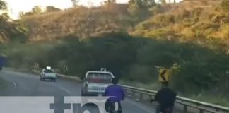 Foto: Motoristas irresponsables haciendo malas maniobras en una carretera de Matagalpa / TN8