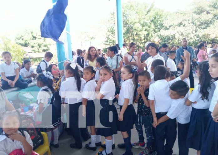 Foto: Regreso a clases para colegios en Managua del turno vespertino / TN8 Foto: Regreso a clases para colegios en Managua del turno vespertino / TN8