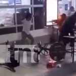 ¡Desbarataron todo! Pleito de antisociales en nueva plaza de Ciudad Sandino Foto: Tremendo pleito en nueva plaza de Ciudad Sandino / TN8