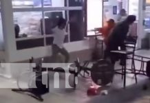 ¡Desbarataron todo! Pleito de antisociales en nueva plaza de Ciudad Sandino Foto: Tremendo pleito en nueva plaza de Ciudad Sandino / TN8