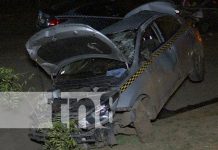Aparatoso accidente deja taxi volcado y destruido en Managua Foto: Aparatoso vuelco cerca del Proyecto Bismarck Martínez, Managua / TN8