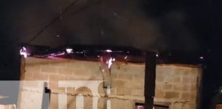 Foto: Incendio arrasa con vivienda en Juigalpa/TN8