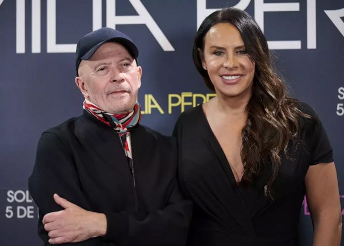 Foto: Karla Sofía Gascón en la cuerda floja /cortesía