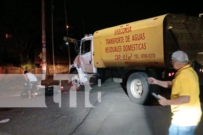 Foto: Motociclista intenta aventajar y se estrella contra camión en Juigalpa/TN8