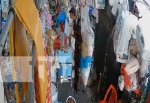 ¡Un segundo de descuido y adiós celular! Robo en mercado de Chinandega (Video) Foto: ¡Un segundo de descuido y adiós celular! Robo en mercado de Chinandega (Video)/TN8