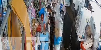Foto: ¡Un segundo de descuido y adiós celular! Robo en mercado de Chinandega (Video)/TN8
