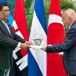 Foto: Canciller Valdrack Jaentschke recibe Copias de Estilo del Embajador de Türkiye/TN8
