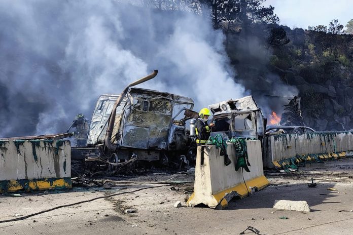 Foto: Tragedia en México luego de explotar un camión pipa/Cortesía
