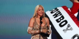 Foto_: Después de años de injusticias, Beyoncé finalmente recibe su primer Grammy al Álbum del Año. ¡Historia en vivo!/ Cortesiá
