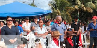 Foto: Familias de Siuna celebran la entrega de nuevas calles adoquinadas en el barrio San Pablo/TN8