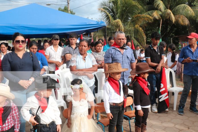 1 Foto: Familias de Siuna celebran la entrega de nuevas calles adoquinadas en el barrio San Pablo/TN8
