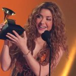 Shakira dedica su Grammy 2025 a los inmigrantes Foto: Shakira triunfa en los Grammy 2025 /cortesía