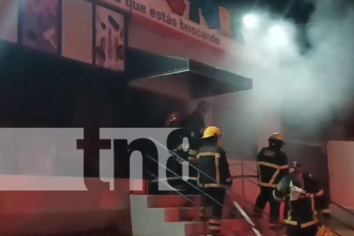 Foto: Incendio calcina en su totalidad una tienda china en Managua/TN8