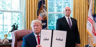 Foto: Trump firma orden ejecutiva de "máxima presión" contra Irán /Cortesía