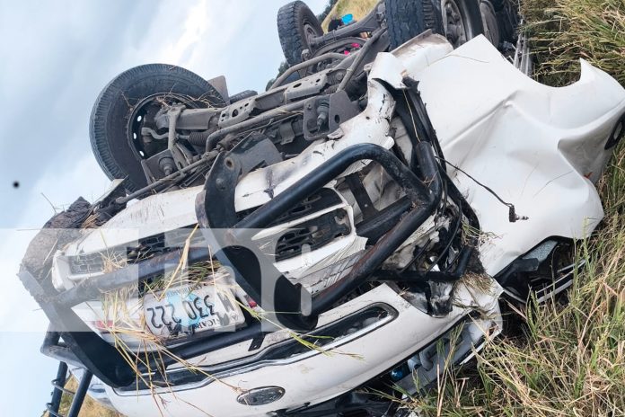 Foto: Vivos de milagro tras vuelco de camioncito en El Timal/TN8