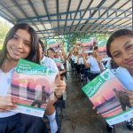 Fortaleciendo habilidades: Estudiantes del Instituto Enrique Flores reciben libros de inglés Foto: Managua avanza en educación /TN8